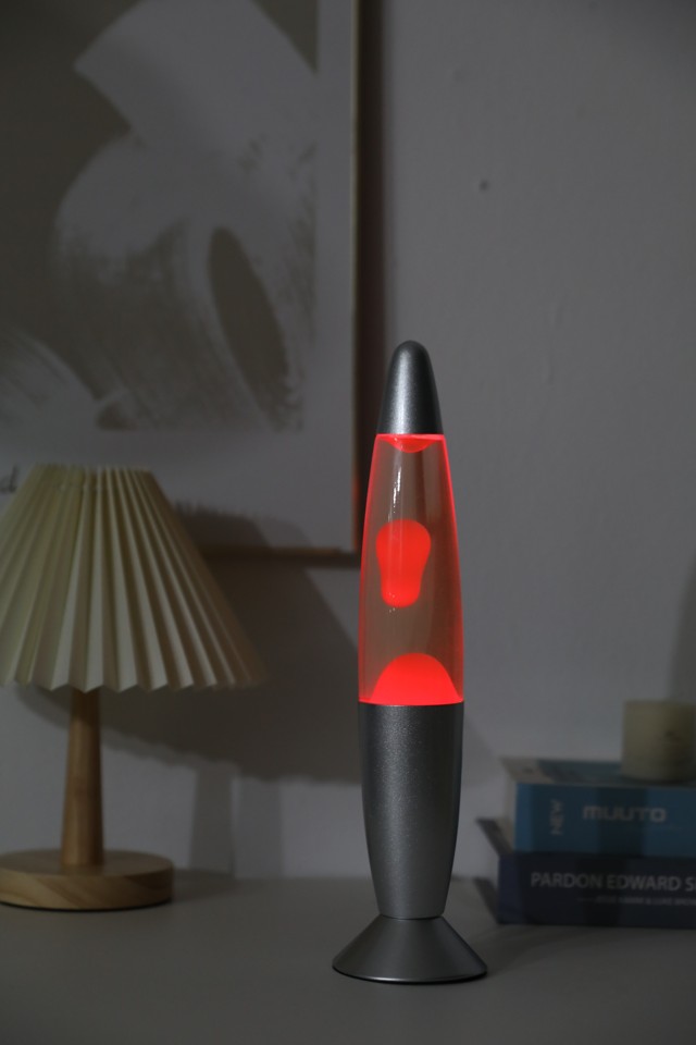 Bullet LED Lavalampe mit Farbwechsel – schwarzer Sockel & weißes Wachs